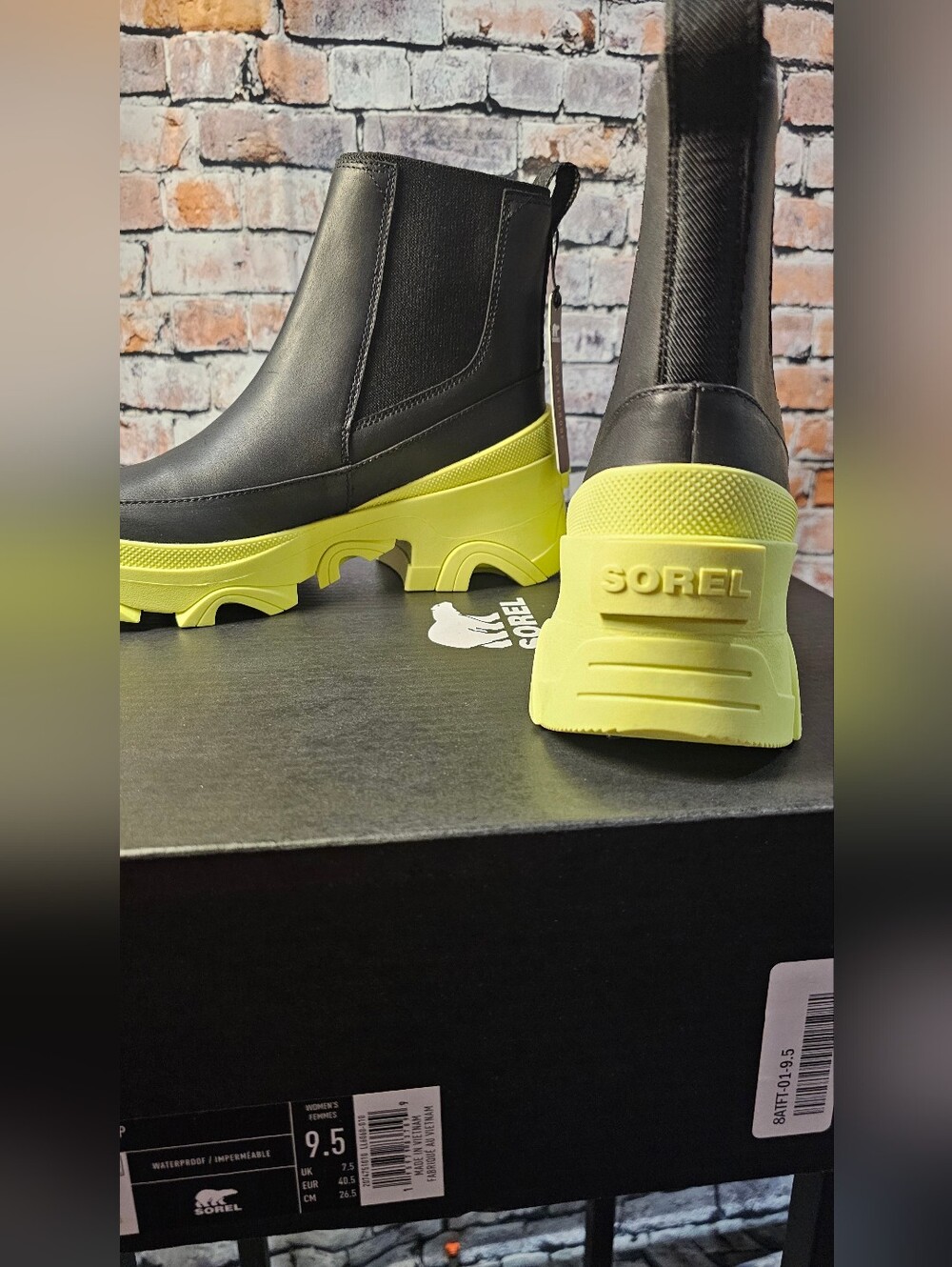 9.5 Sorel Joan Chelsea Boots Black Volt Waterproof Chunky Platform Lug Sole NIB